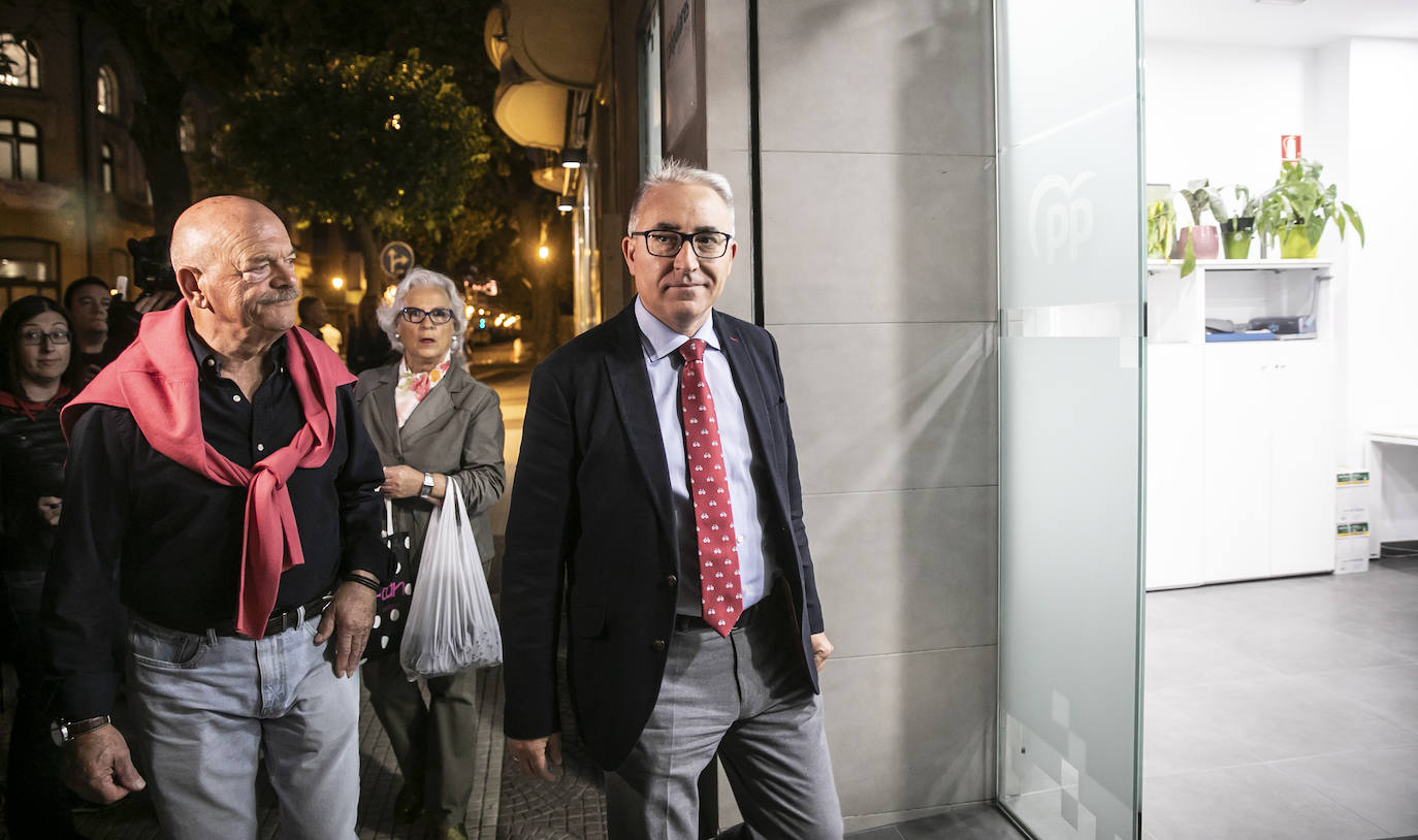 Fotos: La ejecutiva regional del PP apoya a Capellán como candidato