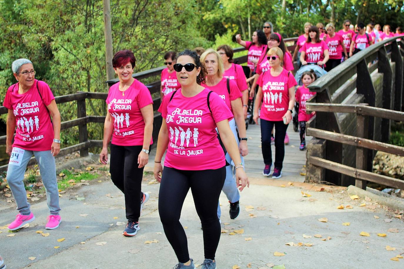 Fotos: La Carrera de la Mujer logra 800 inscripciones a favor de la Asociación Española Contra el Cáncer en La Rioja