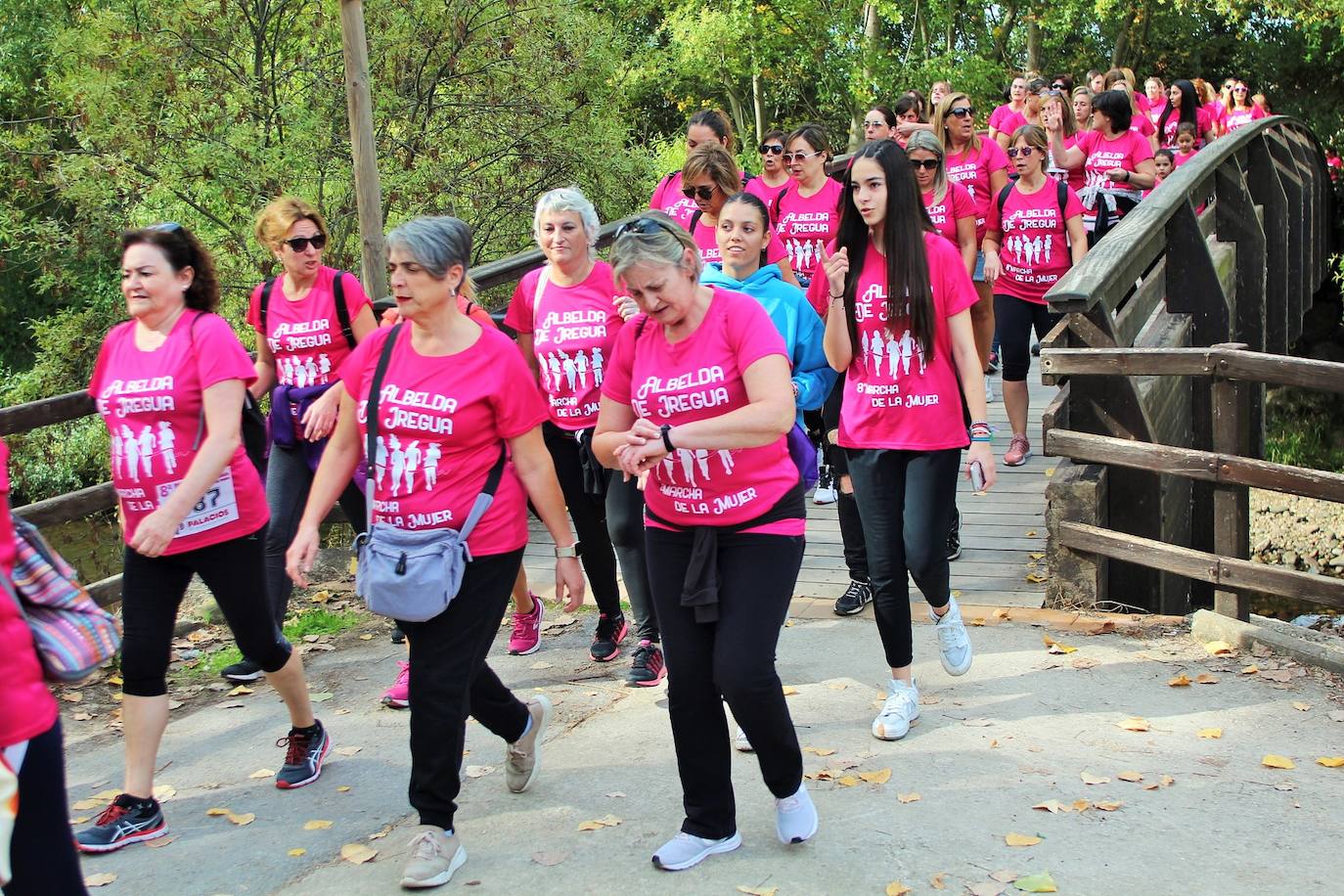 Fotos: La Carrera de la Mujer logra 800 inscripciones a favor de la Asociación Española Contra el Cáncer en La Rioja