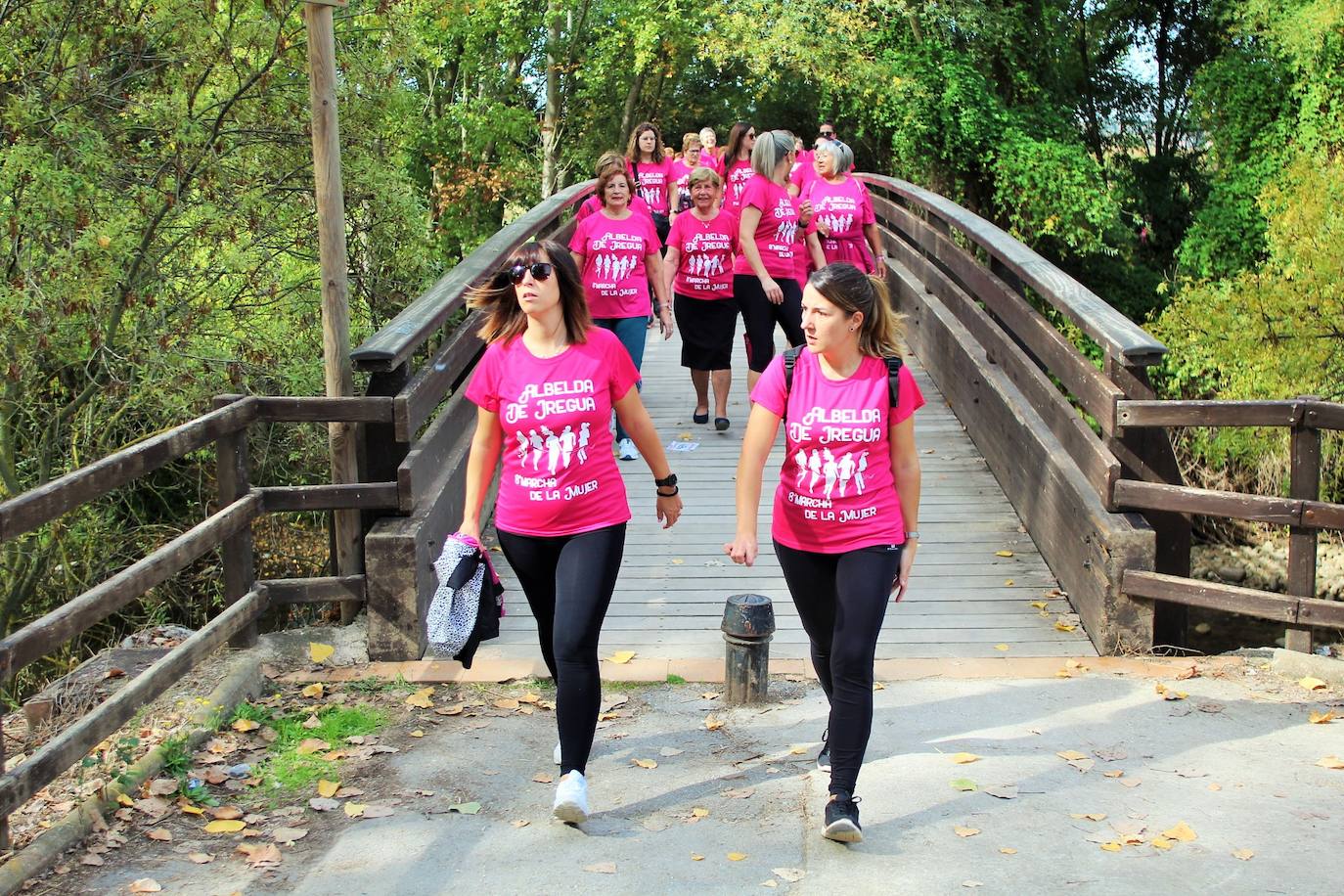 Fotos: La Carrera de la Mujer logra 800 inscripciones a favor de la Asociación Española Contra el Cáncer en La Rioja