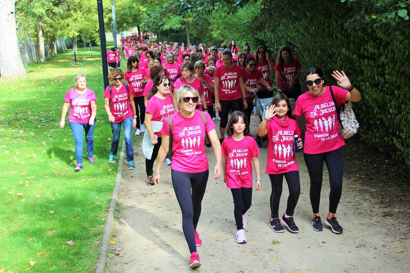 Fotos: La Carrera de la Mujer logra 800 inscripciones a favor de la Asociación Española Contra el Cáncer en La Rioja