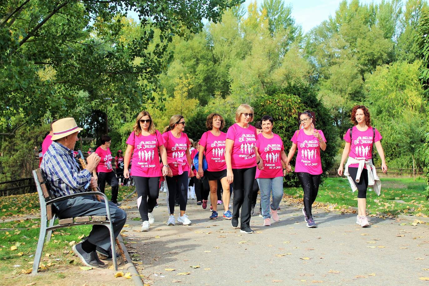 Fotos: La Carrera de la Mujer logra 800 inscripciones a favor de la Asociación Española Contra el Cáncer en La Rioja
