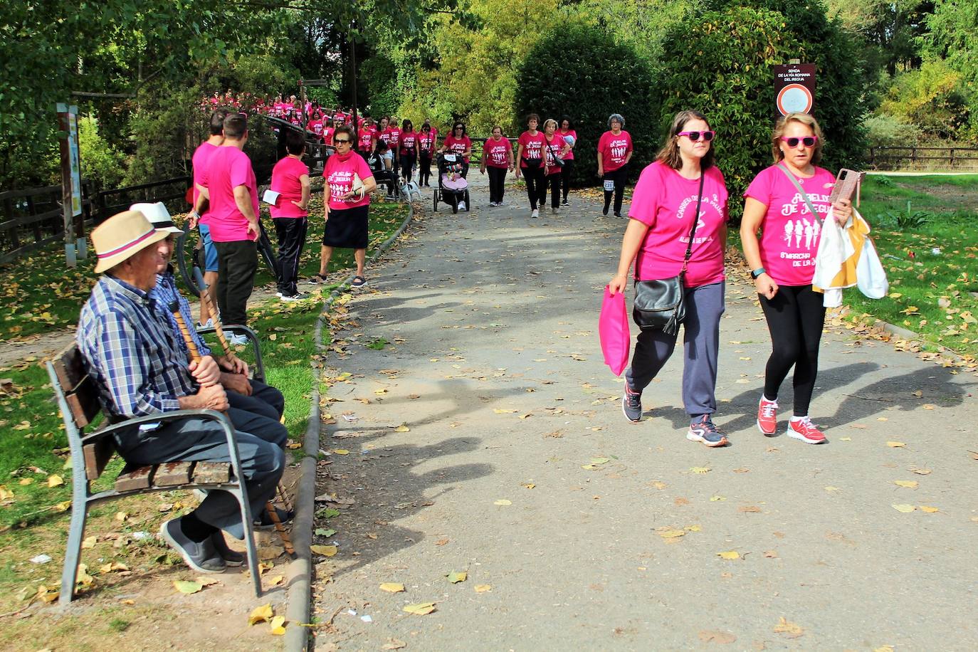 Fotos: La Carrera de la Mujer logra 800 inscripciones a favor de la Asociación Española Contra el Cáncer en La Rioja