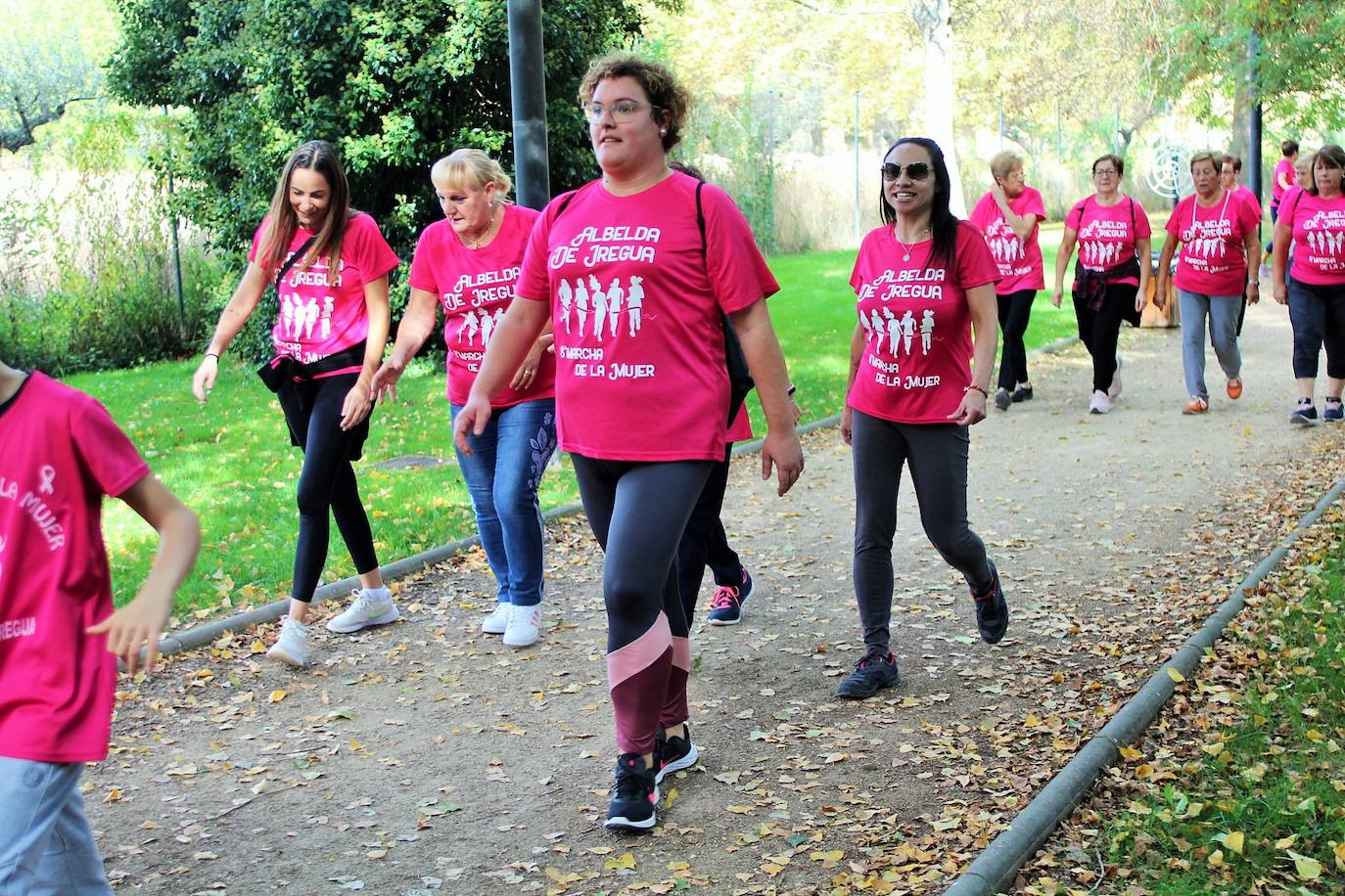 Fotos: La Carrera de la Mujer logra 800 inscripciones a favor de la Asociación Española Contra el Cáncer en La Rioja