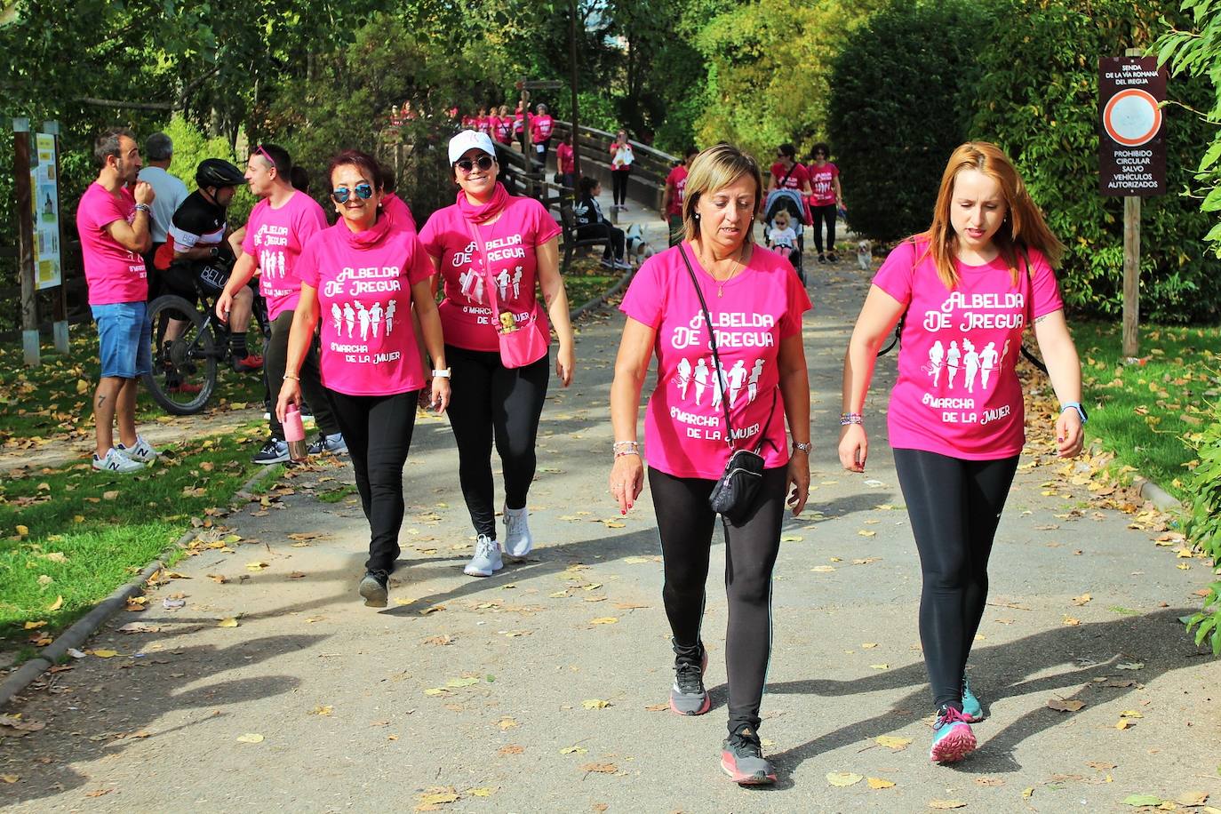 Fotos: La Carrera de la Mujer logra 800 inscripciones a favor de la Asociación Española Contra el Cáncer en La Rioja