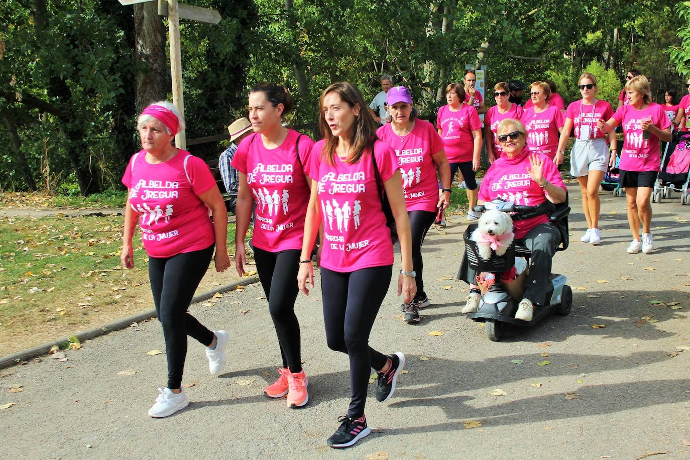 Fotos: La Carrera de la Mujer logra 800 inscripciones a favor de la Asociación Española Contra el Cáncer en La Rioja