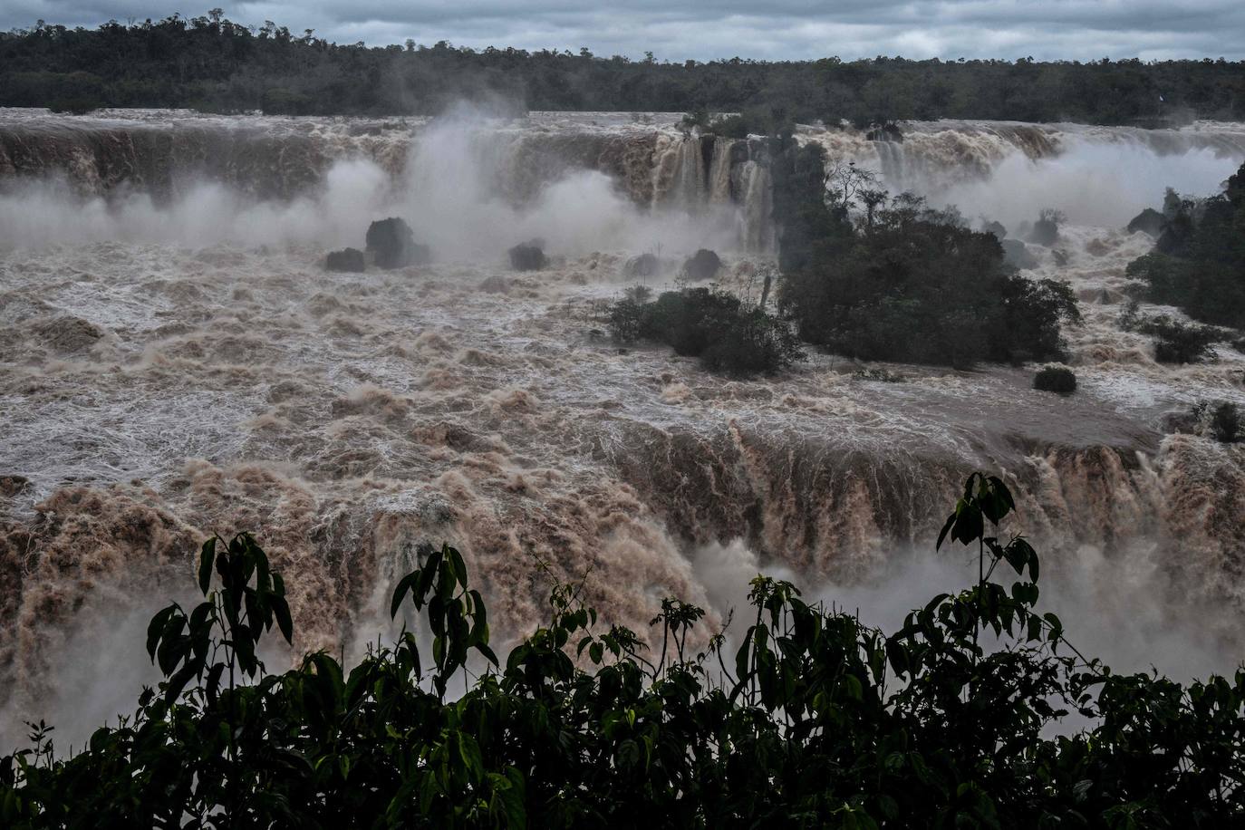 Fotos: Las cataratas de Iguazú se desbordan por las fuertes lluvias