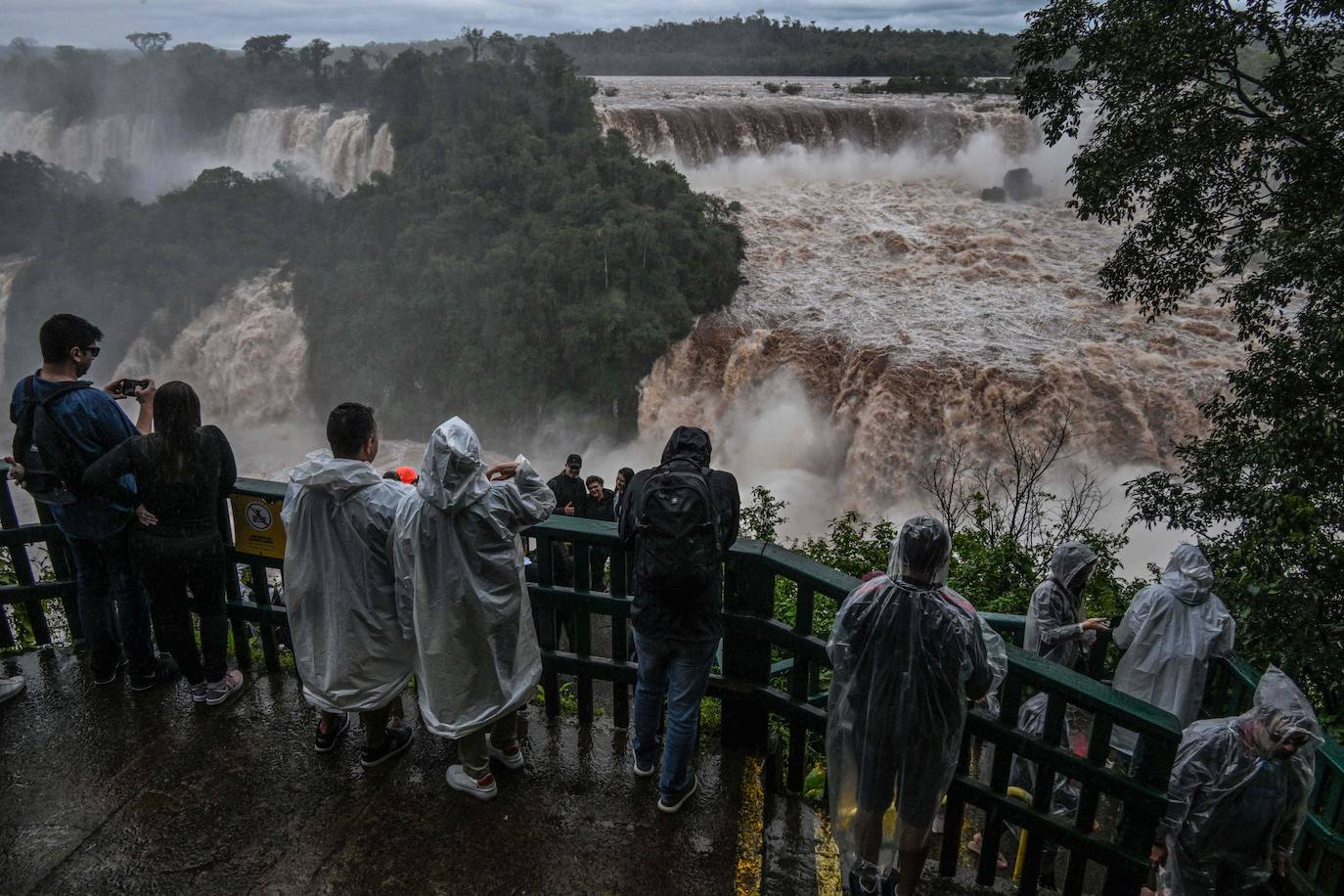 Fotos: Las cataratas de Iguazú se desbordan por las fuertes lluvias