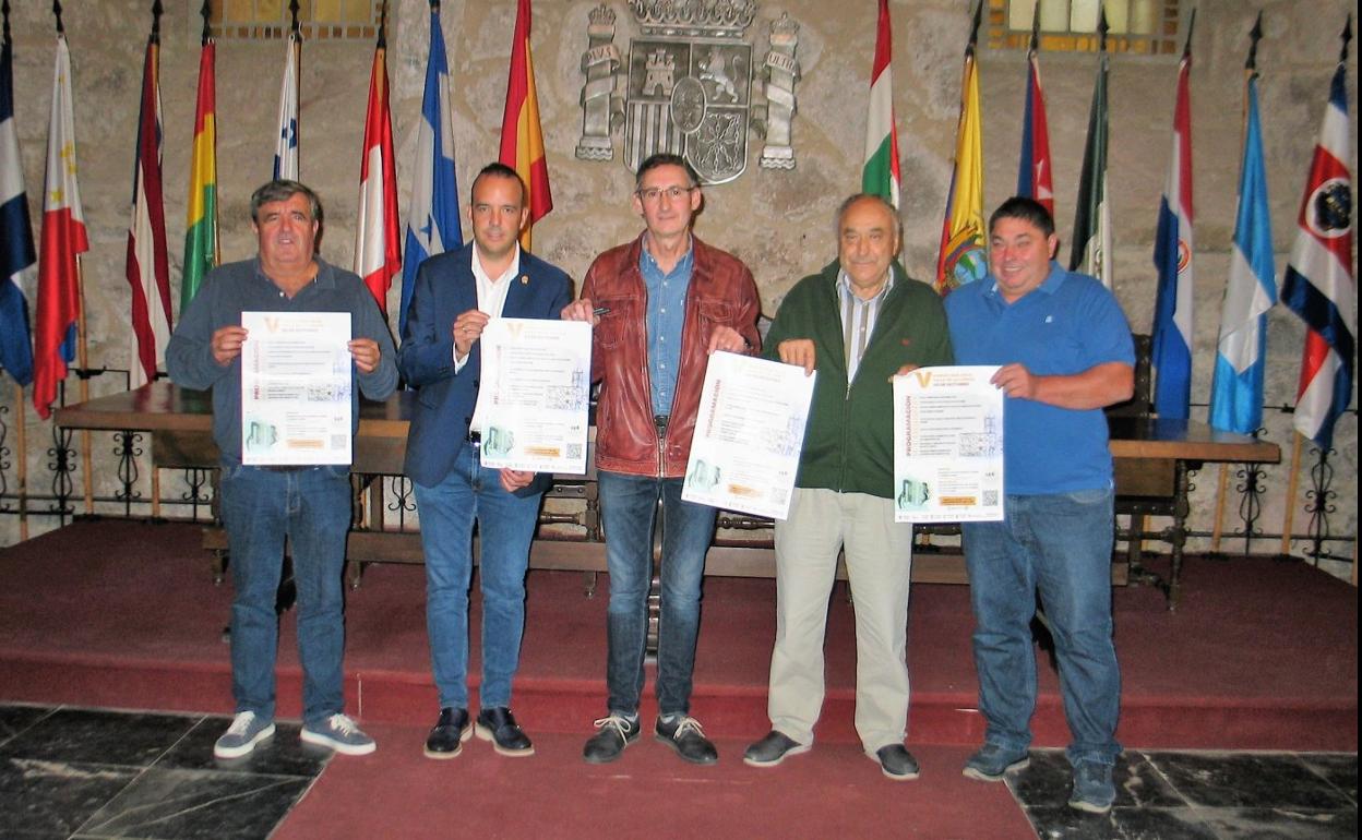Los alcaldes de los municipios implicados en la marcha del Camino Real en el Valle de la Lengua. 