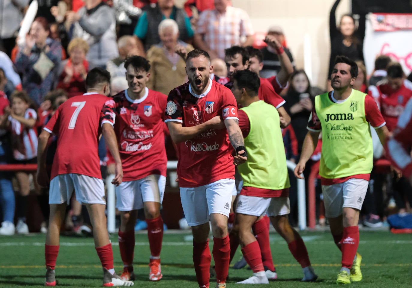 Fotos: El equipo y los aficionados del Autol celebran la victoria frente al Dinamo San Juan