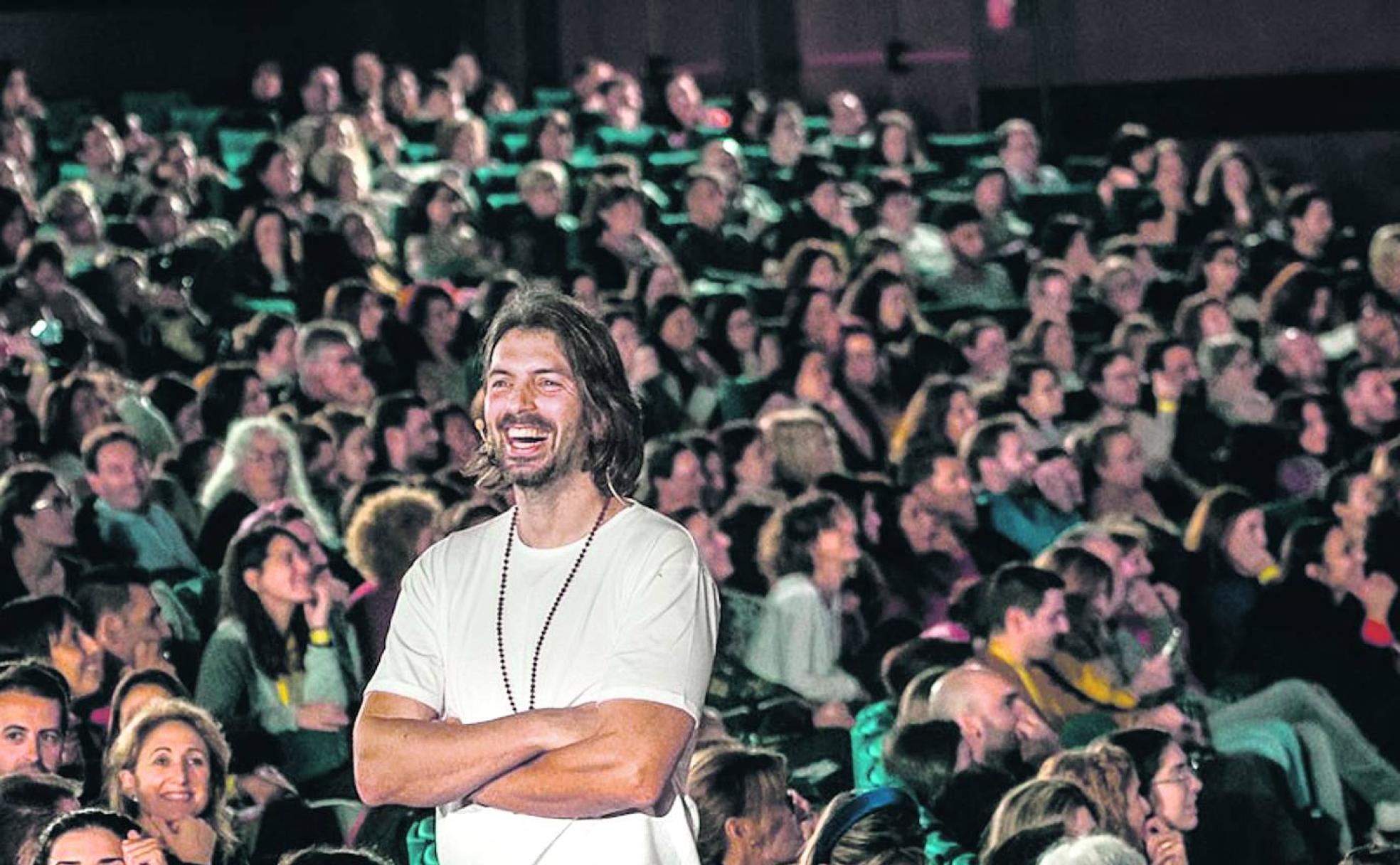 Laín García Calvo, uno de los coach más populares de España, durante uno de sus eventos