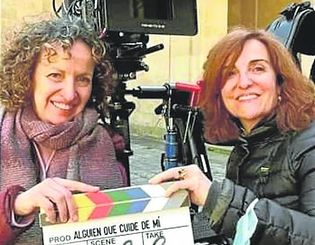 Elvira Lindo, con la argentina Daniela Fejerman, con la que ha codirigido la película 'Alguien que cuide de mí'. 