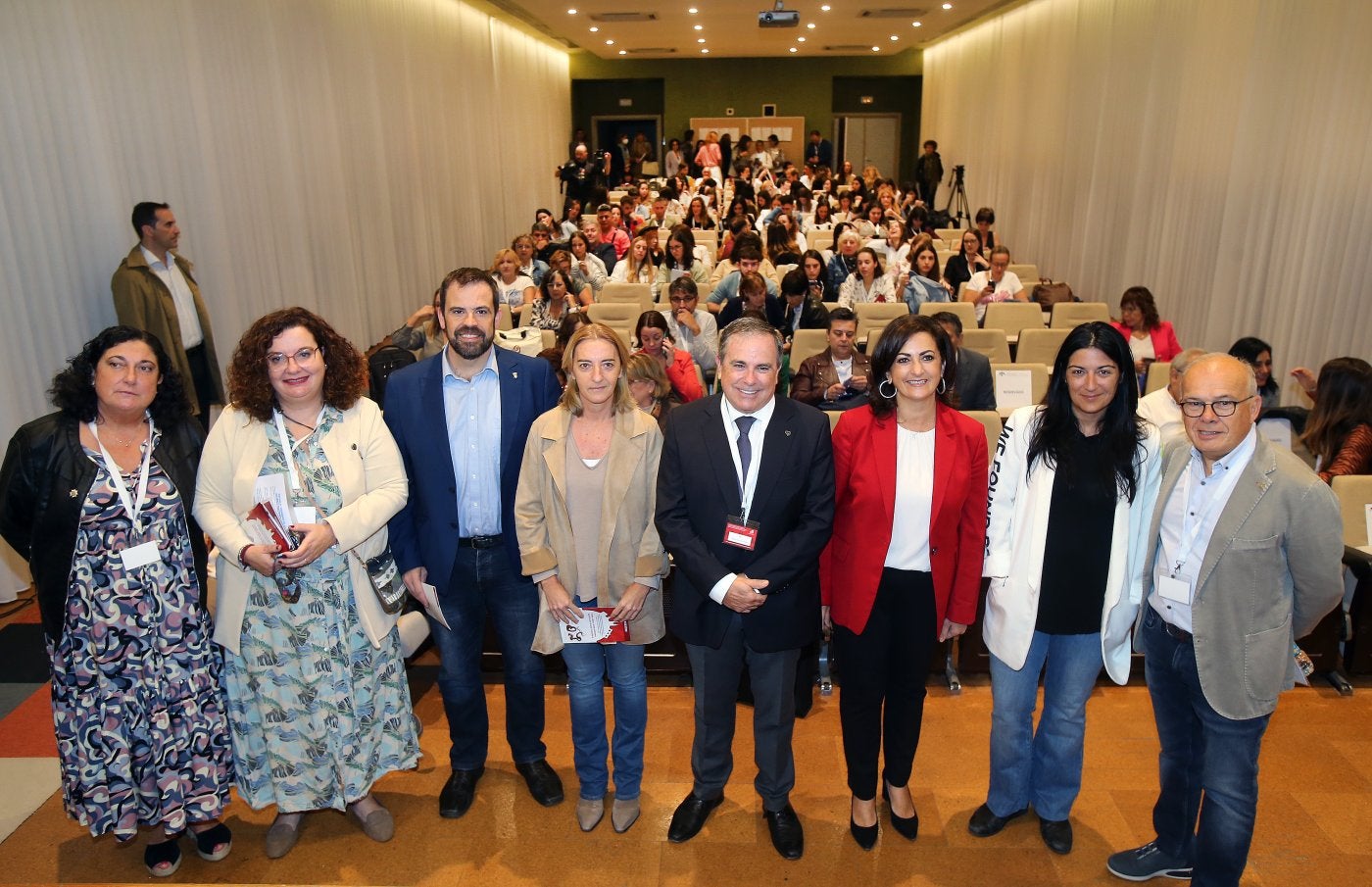 Apertura ayer del encuentro de enfermería, con presencia de Concha Andreu y María Somalo. 