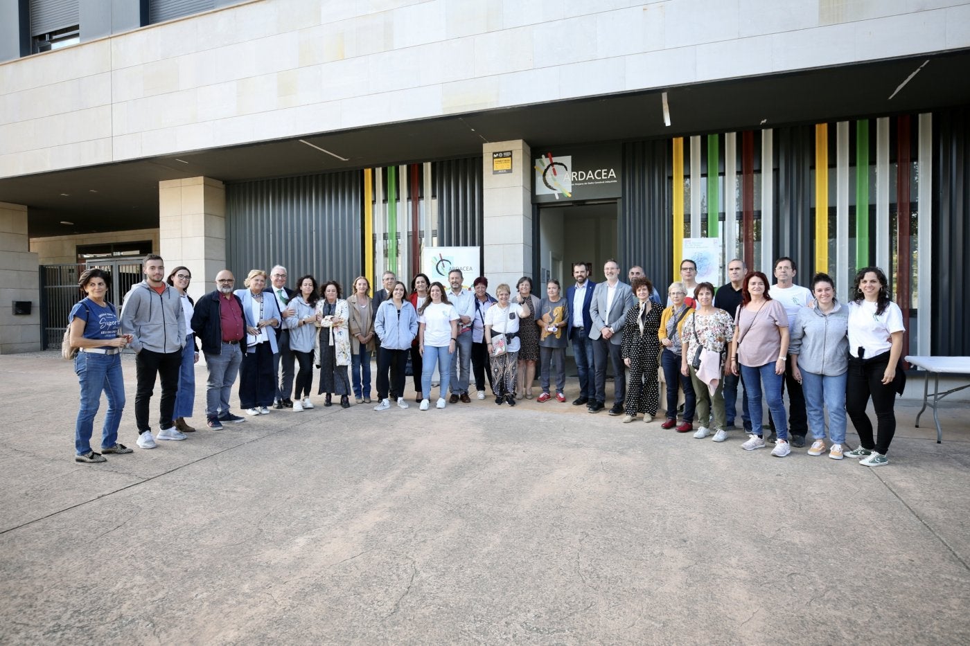 Foto de familia de responsables de Ardacea y cargos públicos. 