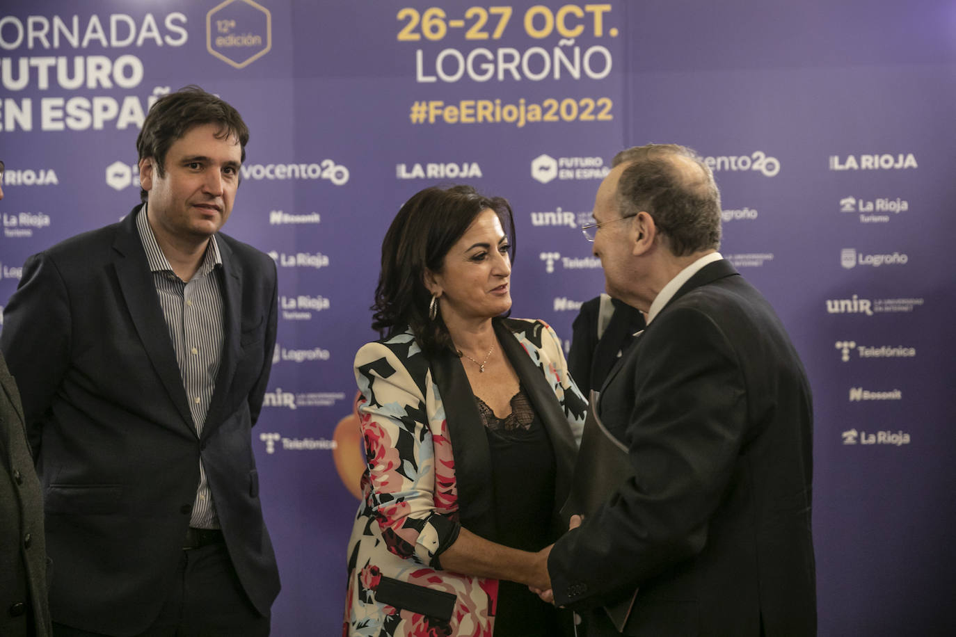 Fotos: Apertura de Futuro en Español en el Círculo Logroñés con Luis García Montero y Elvira Lindo