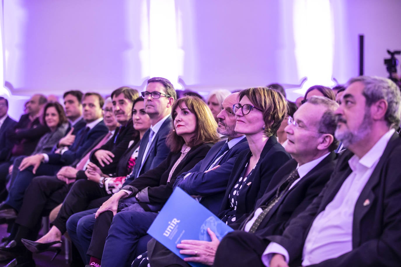 Fotos: Apertura de Futuro en Español en el Círculo Logroñés con Luis García Montero y Elvira Lindo