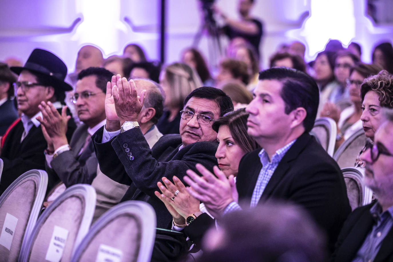 Fotos: Apertura de Futuro en Español en el Círculo Logroñés con Luis García Montero y Elvira Lindo