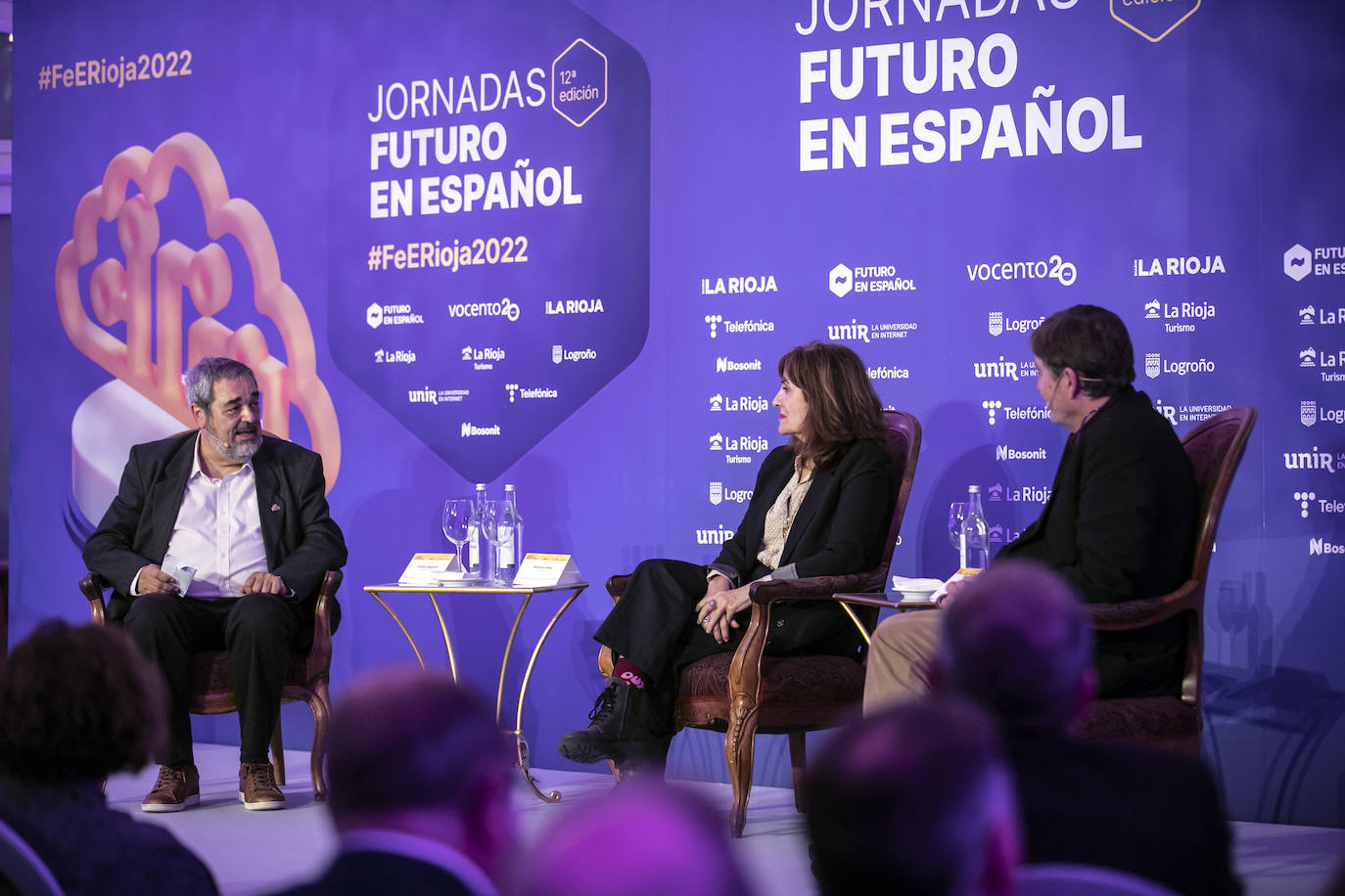 Fotos: Apertura de Futuro en Español en el Círculo Logroñés con Luis García Montero y Elvira Lindo