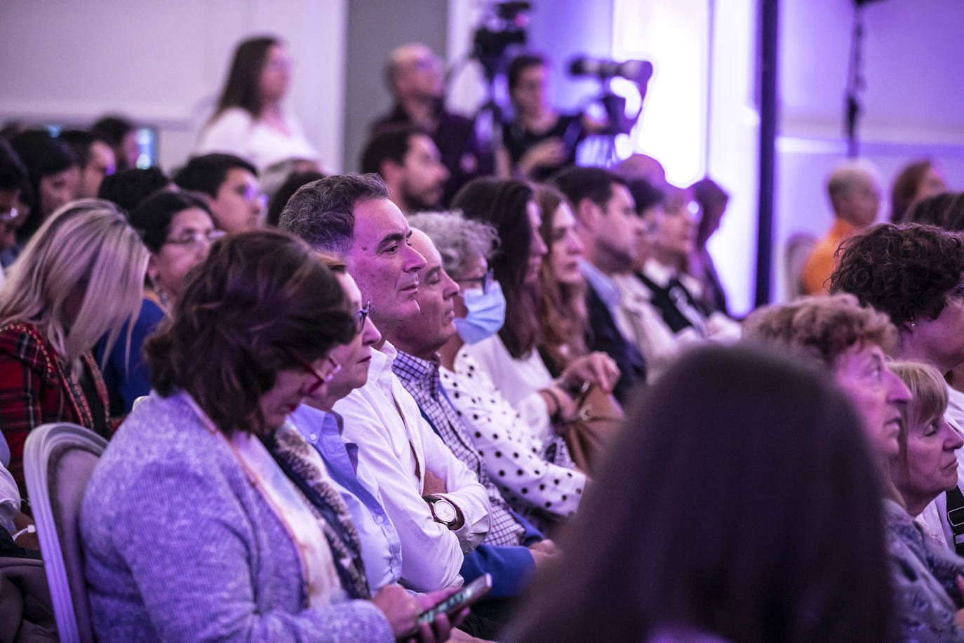 Fotos: Apertura de Futuro en Español en el Círculo Logroñés con Luis García Montero y Elvira Lindo