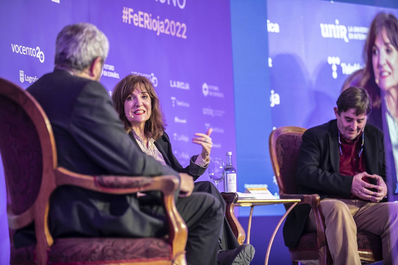 Fotos: Apertura de Futuro en Español en el Círculo Logroñés con Luis García Montero y Elvira Lindo