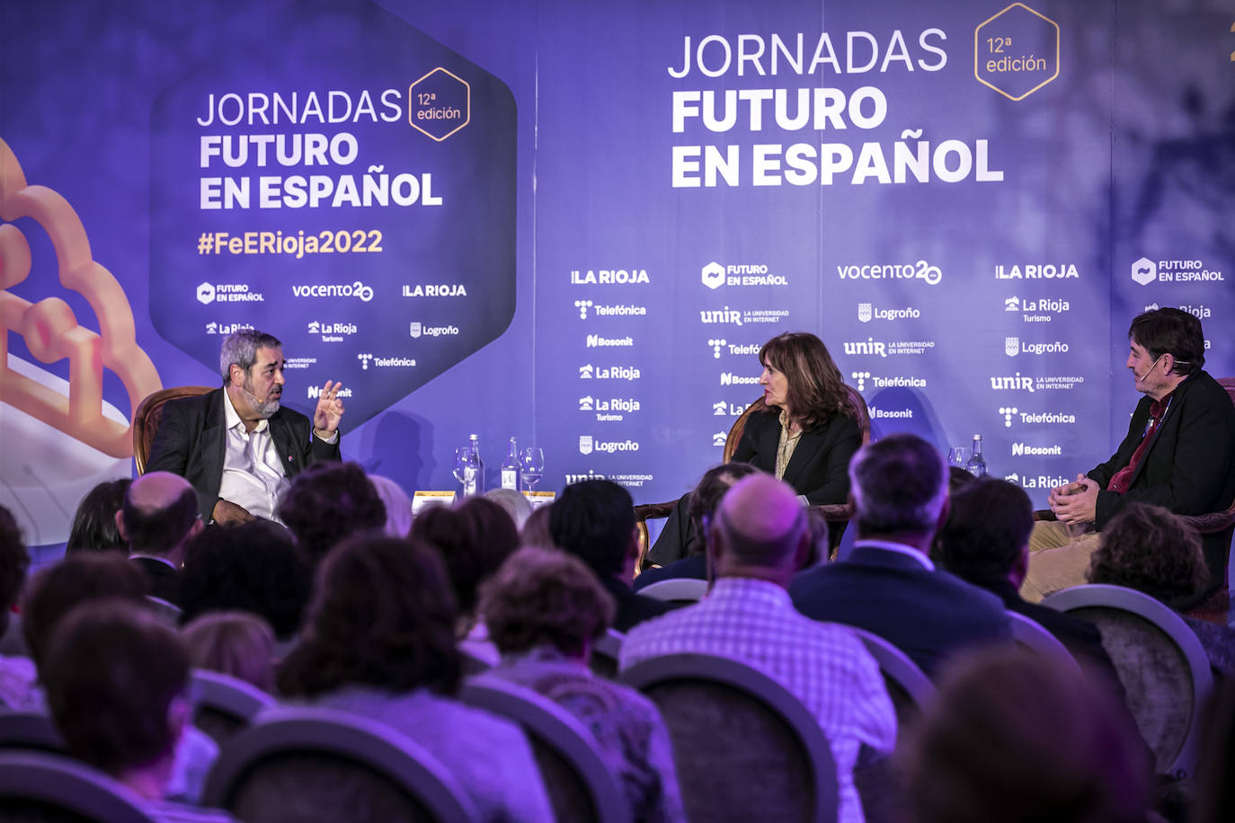 Fotos: Apertura de Futuro en Español en el Círculo Logroñés con Luis García Montero y Elvira Lindo