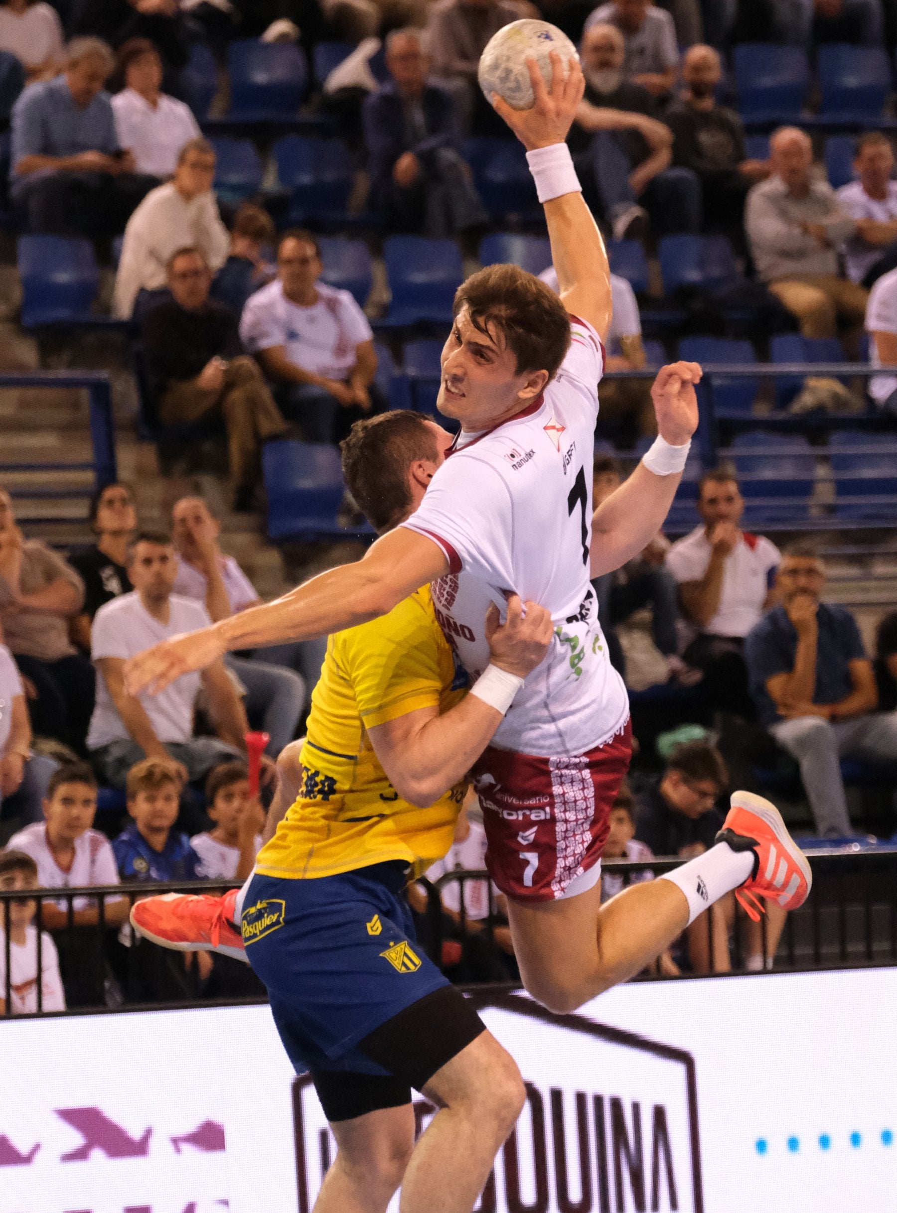 Álvaro Preciado, en acción contra el Bidasoa. 