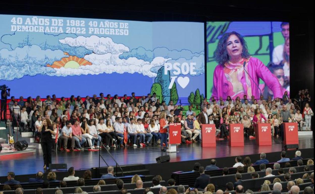 Acto de conmemoración de los 40 años de la gran victoria del PSOE de 1982, celebrado en Sevilla.