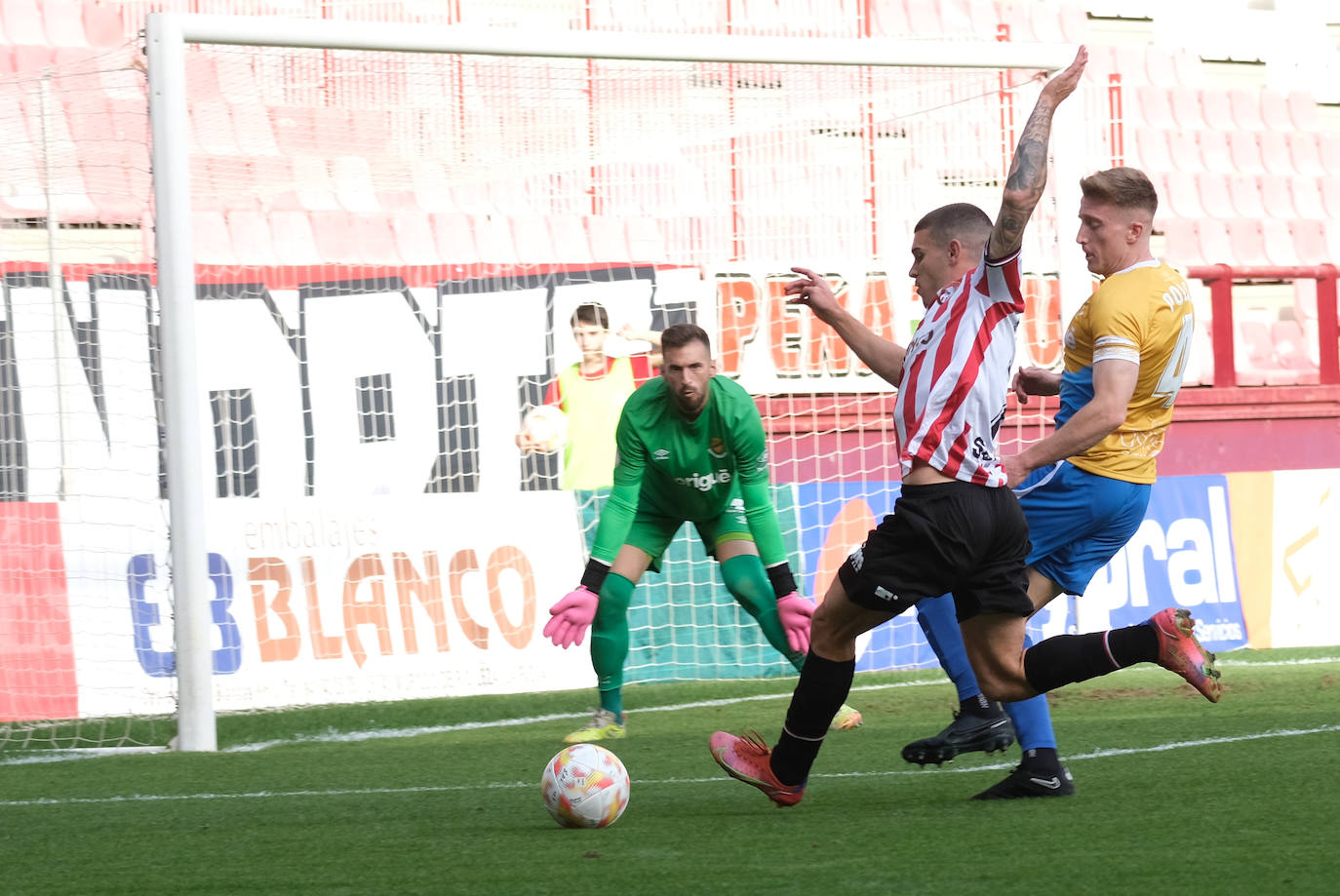 Fotos: La SD Logroñés cae ante el Nástic