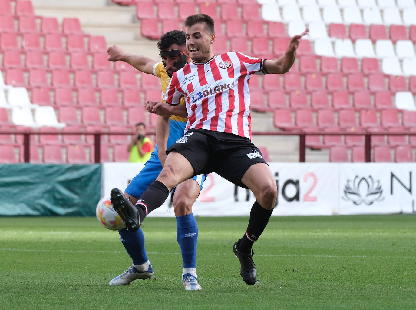 Fotos: La SD Logroñés cae ante el Nástic