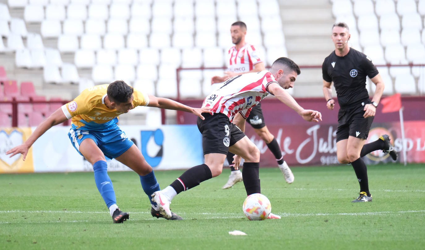 Fotos: La SD Logroñés cae ante el Nástic