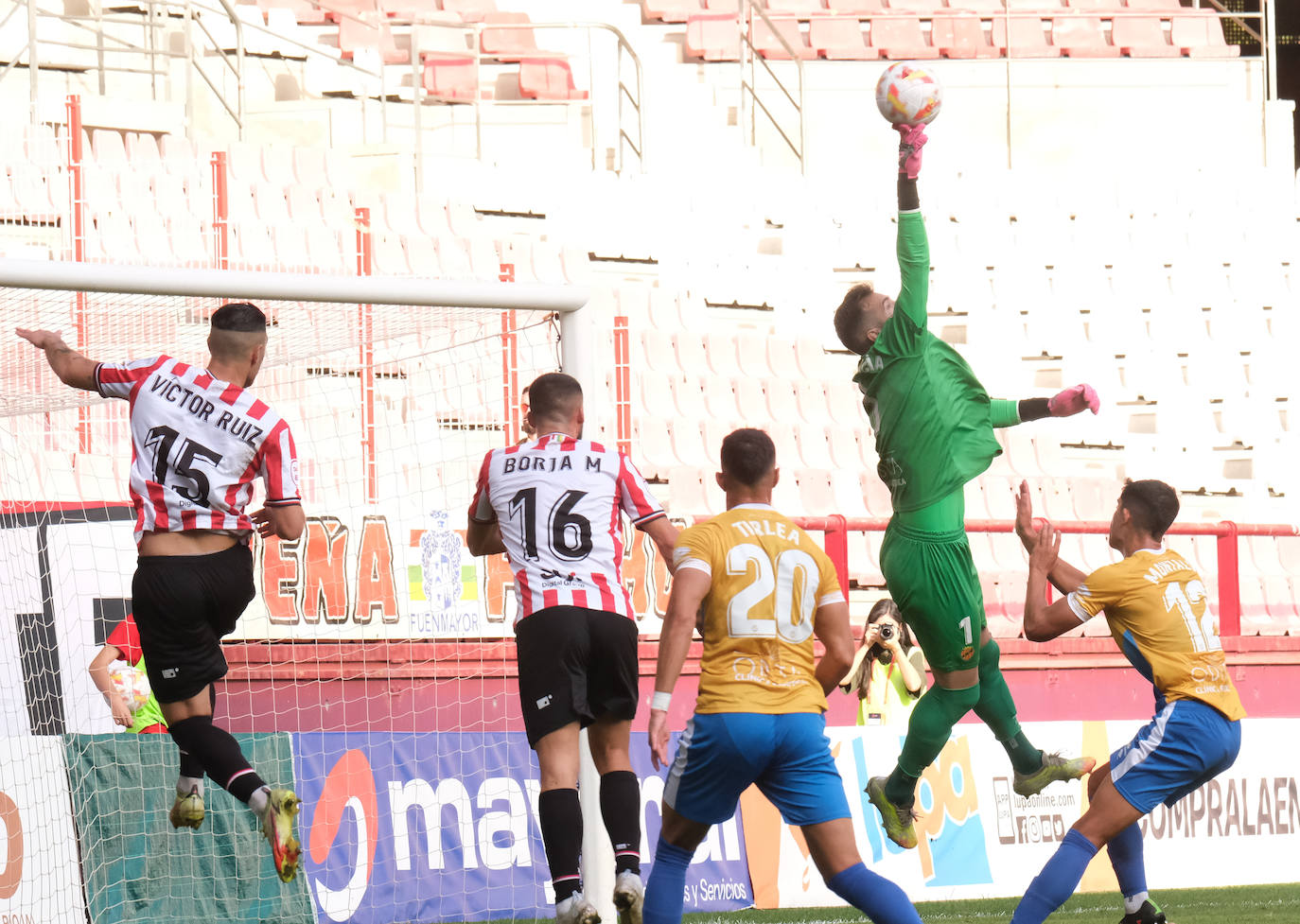 Fotos: La SD Logroñés cae ante el Nástic