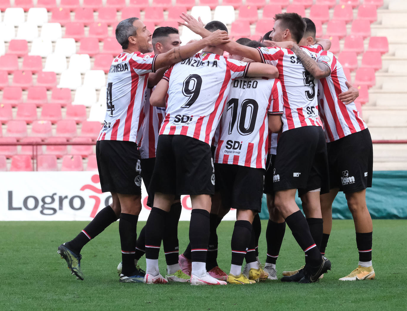 Fotos: La SD Logroñés cae ante el Nástic