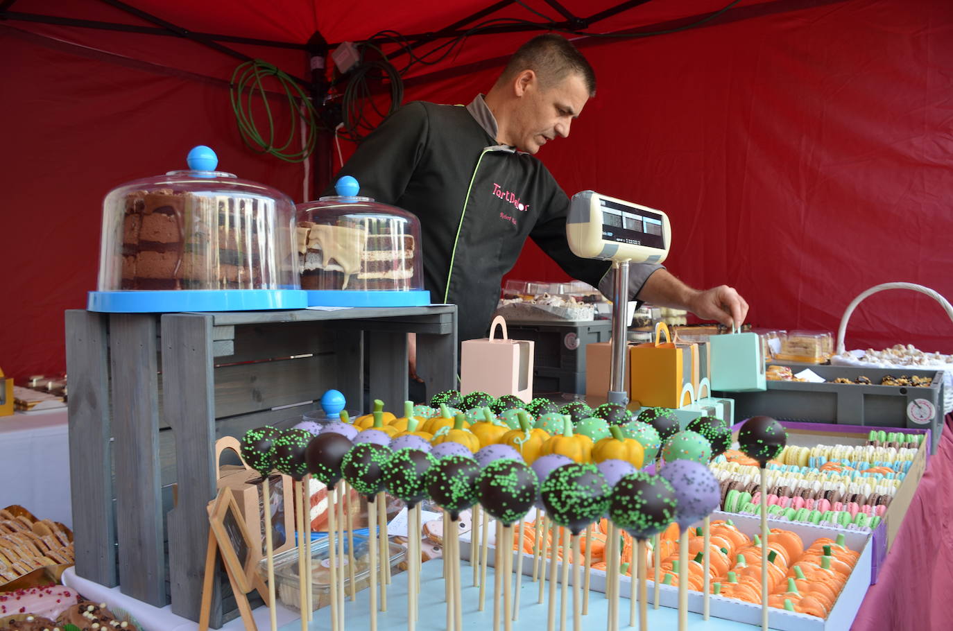 Fotos: La Calahorra más dulce se exhibe en la XVI edición de la Feria de Golmajería