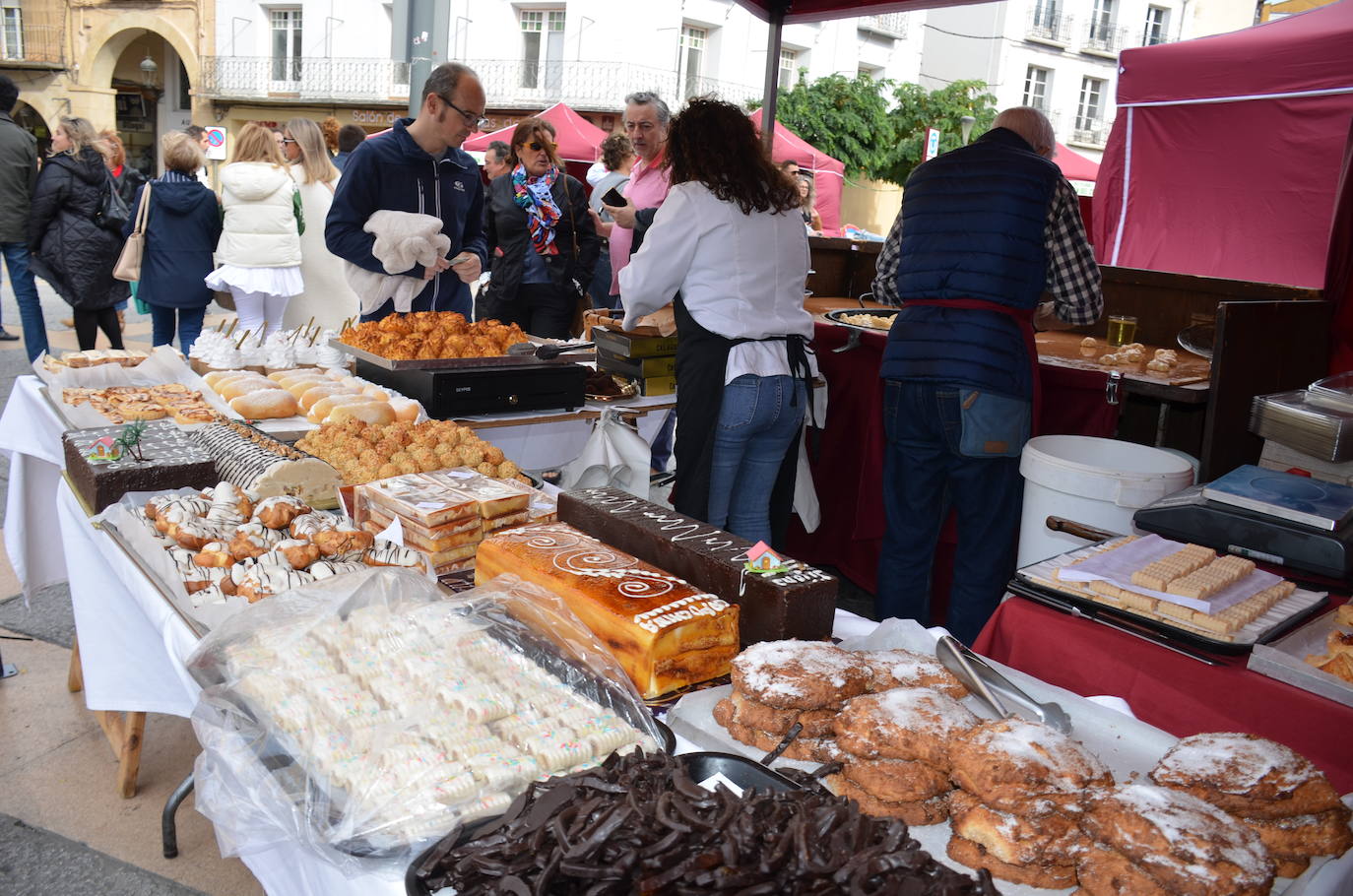 Fotos: La Calahorra más dulce se exhibe en la XVI edición de la Feria de Golmajería