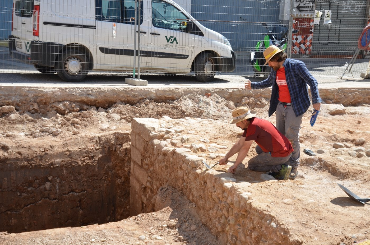 Excavaciones en el segundo torréon. 