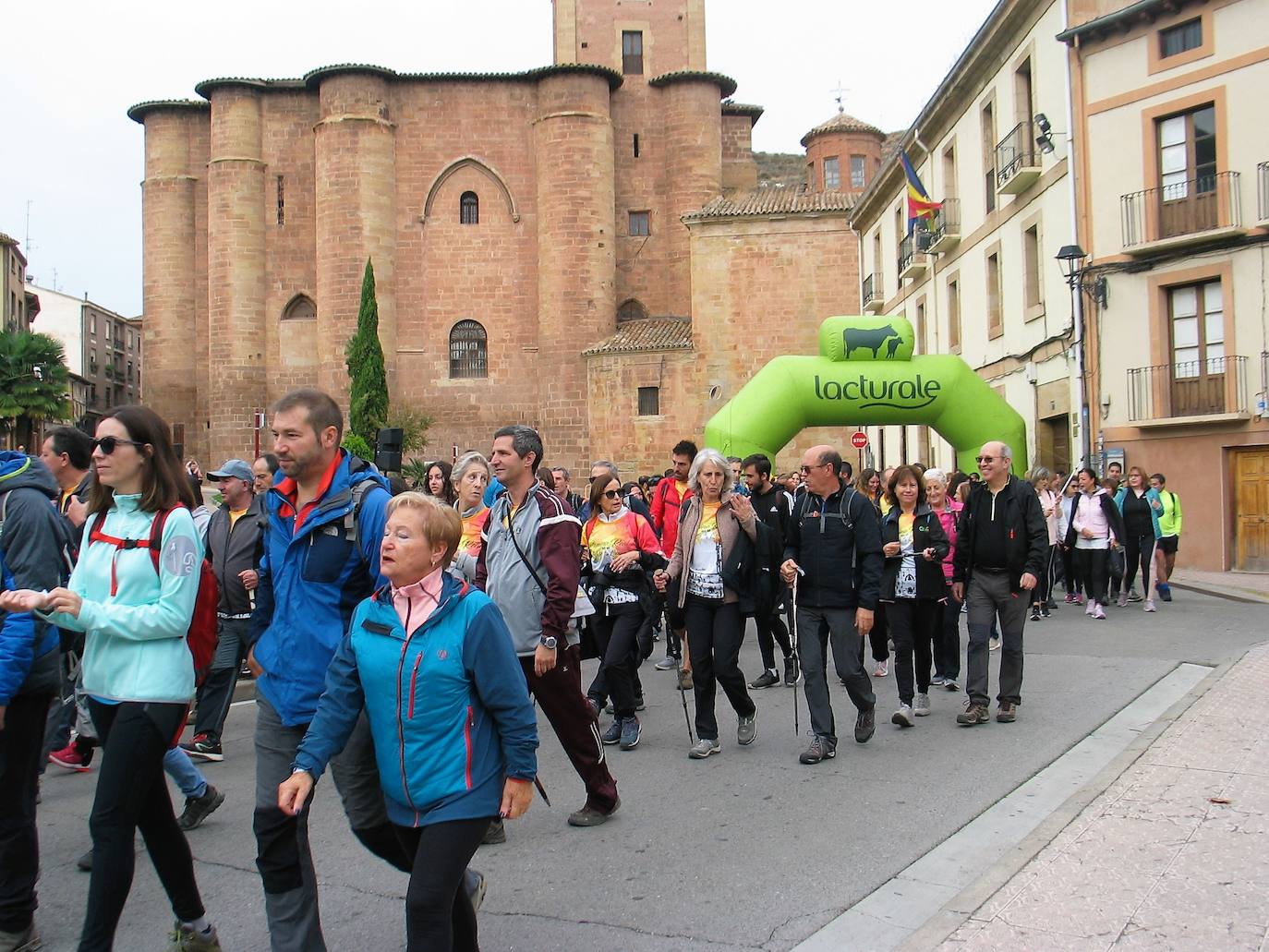 Fotos: Visita al Valle de la Lengua: doscientas personas recorren el Camino Real entre Nájera y San Millán de la Cogolla