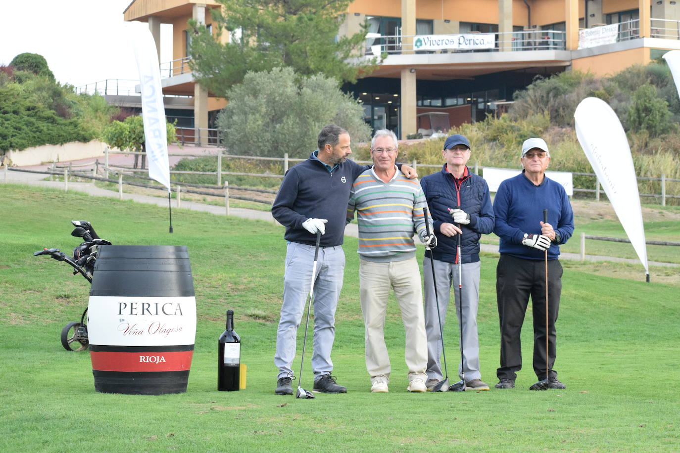 Varios participantes, durante el desarrollo del torneo.