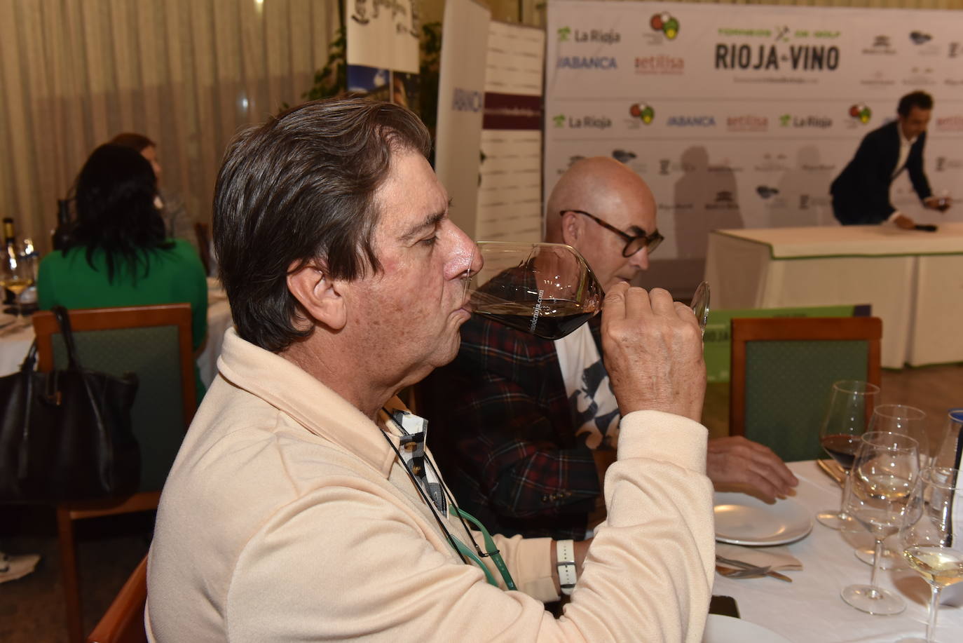 Fotos: Cata y entrega de premios del torneo de golf de Bodegas Perica