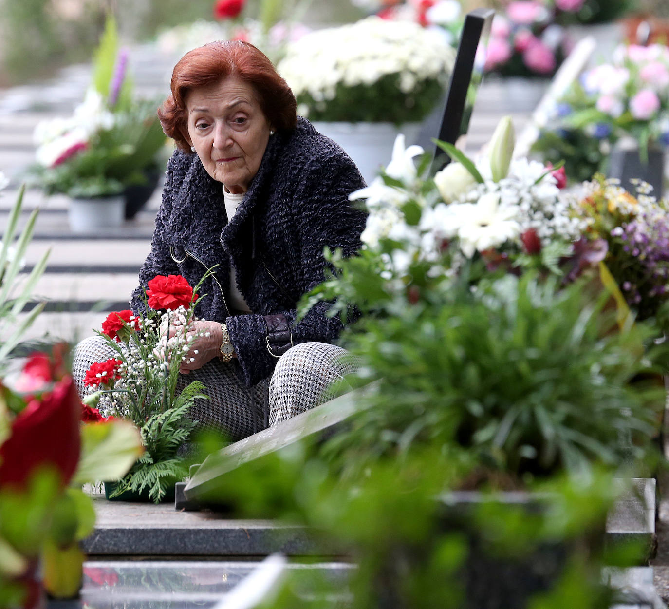 Fotos: Los logroñeses visitan y preparan el cementerio para el Todos los Santos