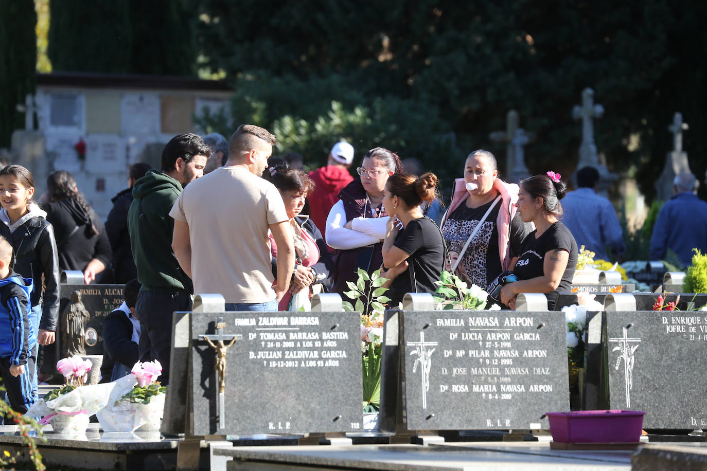 El recuerdo a los difuntos se mantiene vivo en Logroño. 