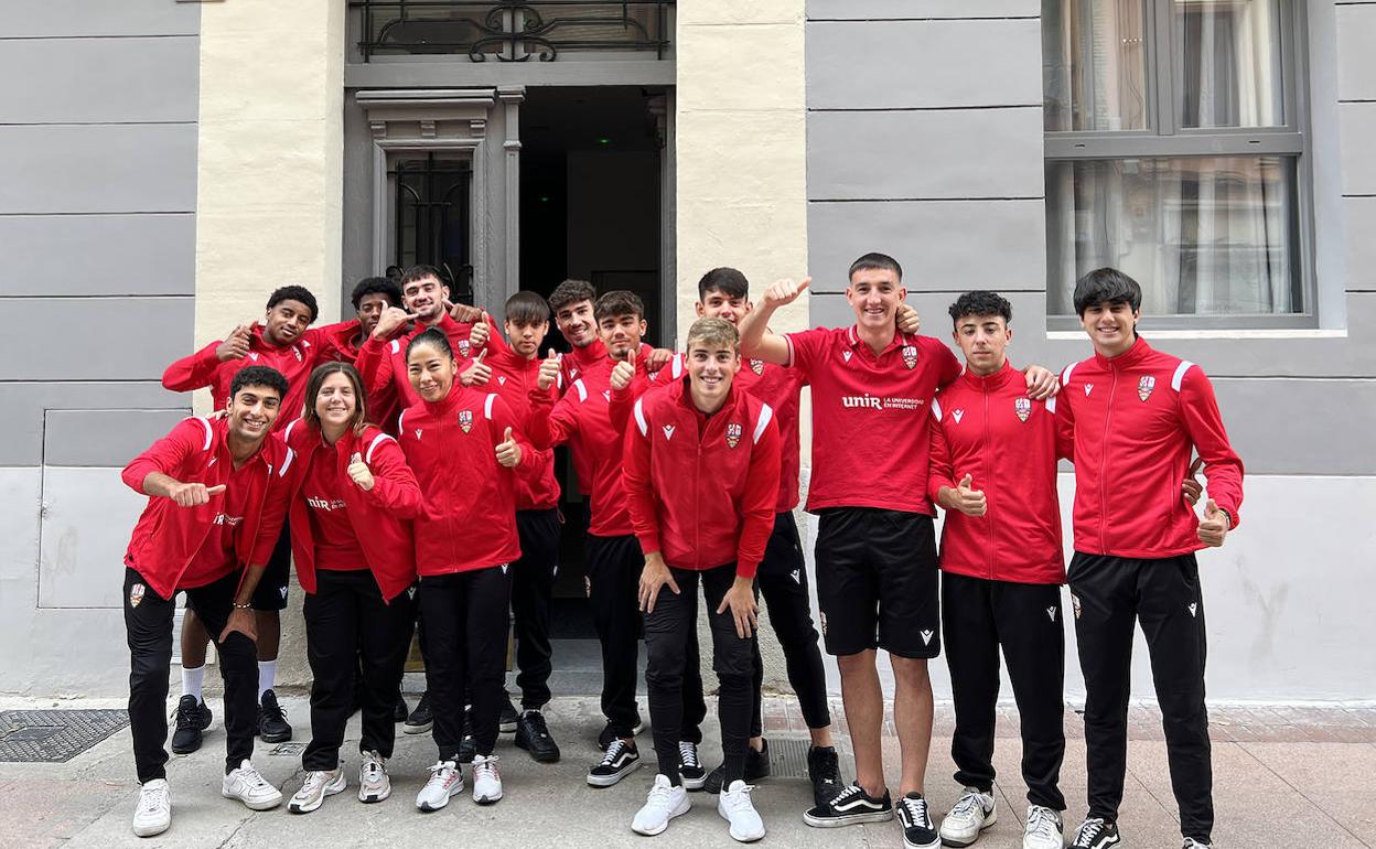 Parte de los jóvenes residentes en las instalaciones de Calvo Sotelo. 