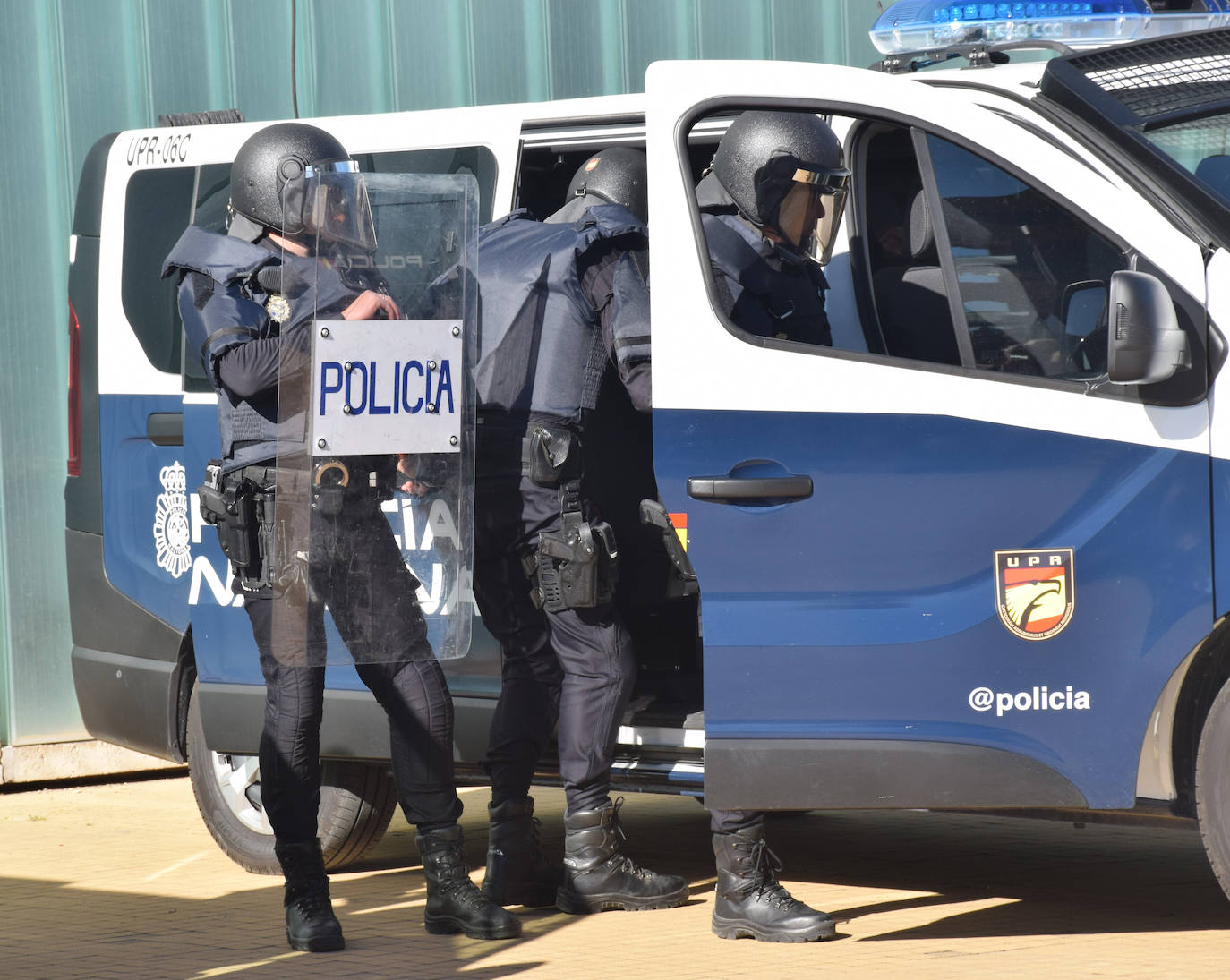 Fotos: La Policía Nacional se acerca a los niños