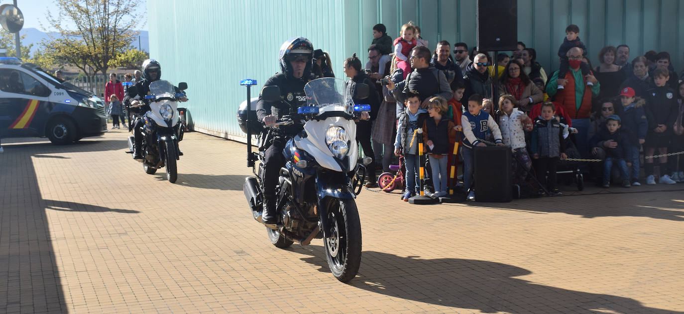 Fotos: La Policía Nacional se acerca a los niños