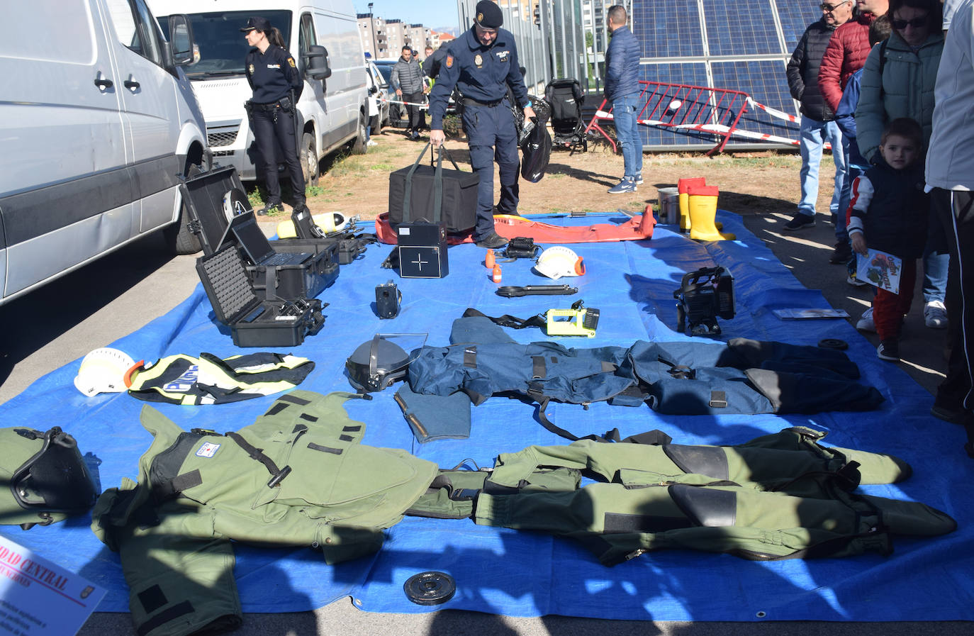 Fotos: La Policía Nacional se acerca a los niños