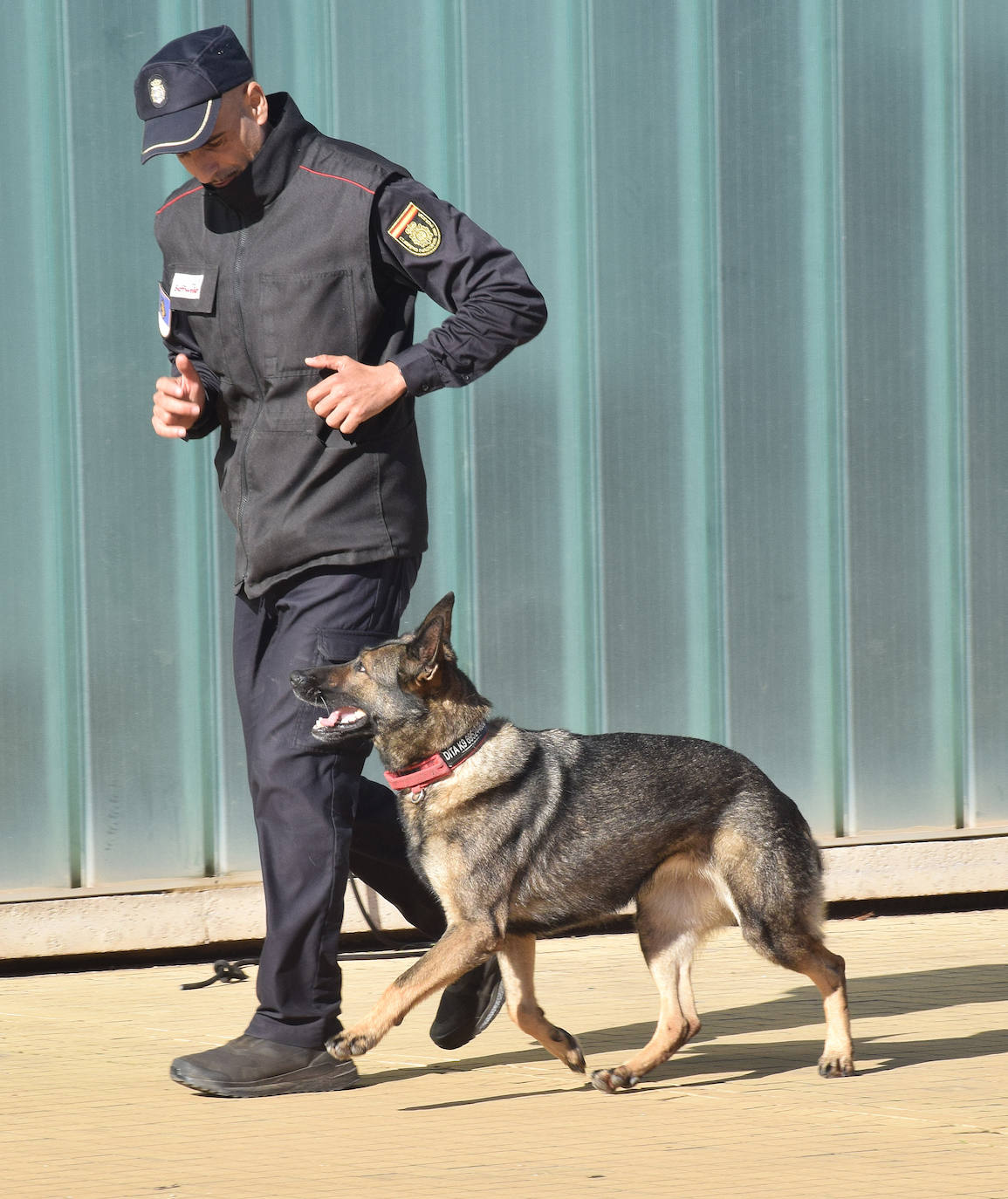 Fotos: La Policía Nacional se acerca a los niños