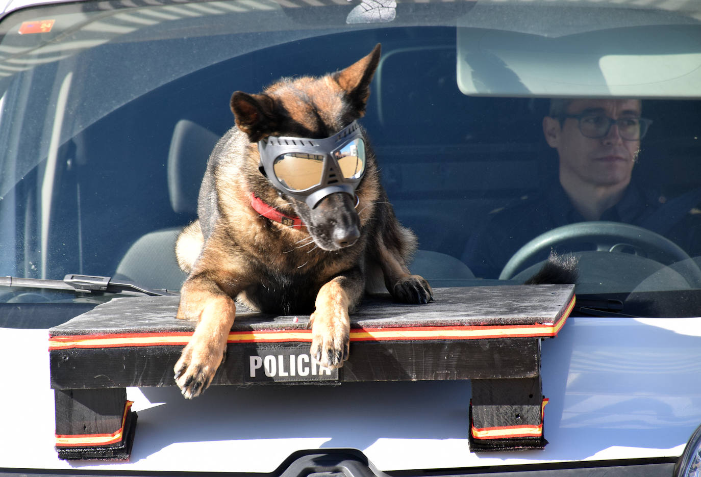 Fotos: La Policía Nacional se acerca a los niños