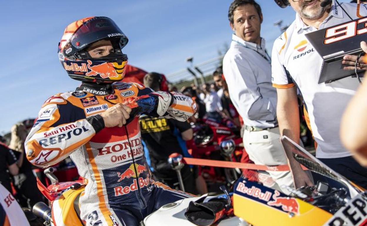 Marc Márquez, antes de la carrera en Cheste.