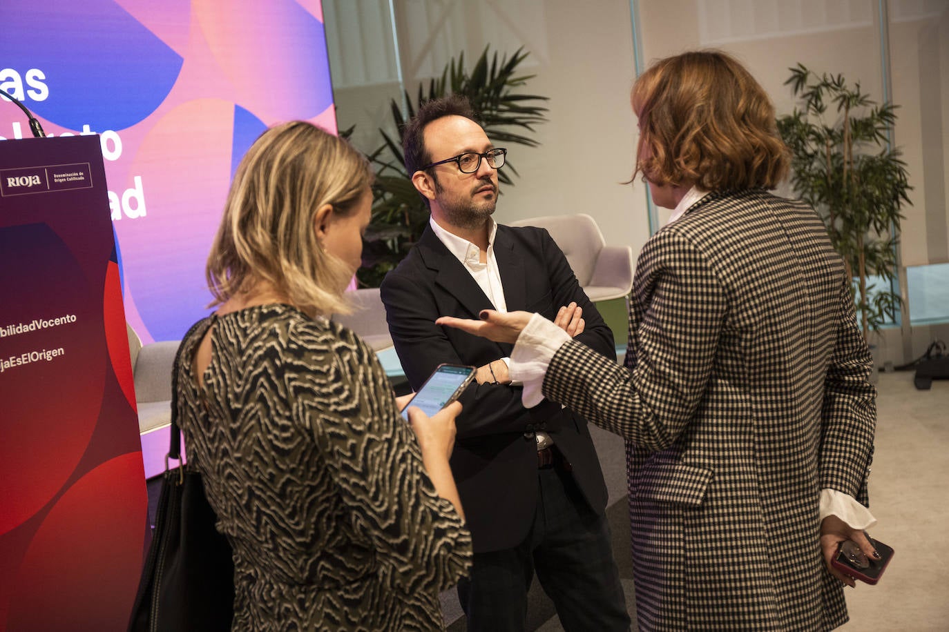 Fotos: &#039;Respuestas sectoriales al reto de la sostenibilidad&#039;, foro organizado por el Grupo Vocento y patrocinado por el Consejo Regulador de la Denominación de Origen Calificada (DOCa) Rioja