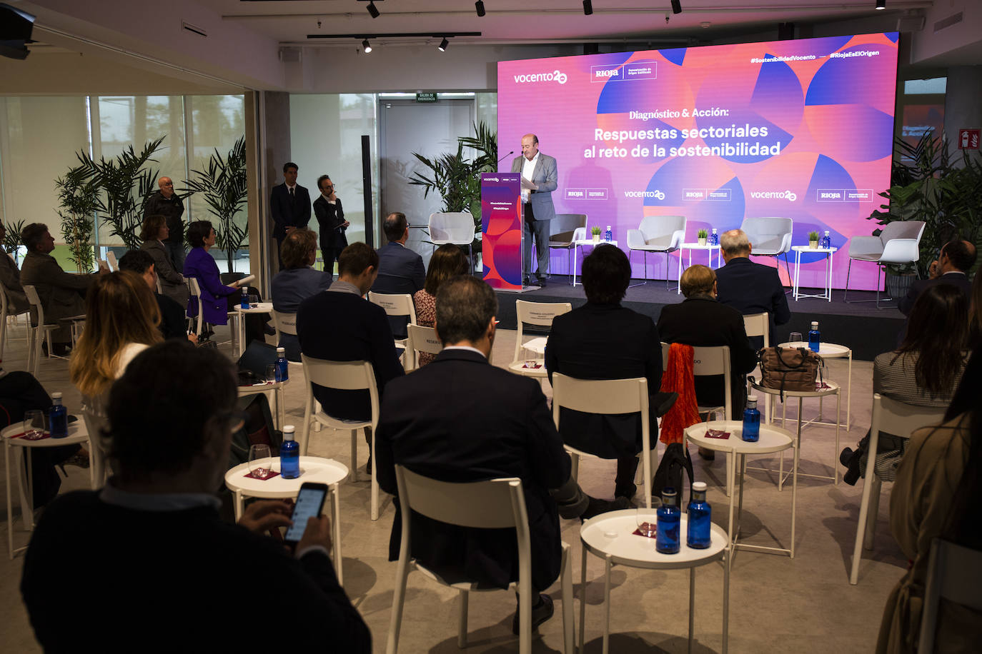 Fotos: &#039;Respuestas sectoriales al reto de la sostenibilidad&#039;, foro organizado por el Grupo Vocento y patrocinado por el Consejo Regulador de la Denominación de Origen Calificada (DOCa) Rioja