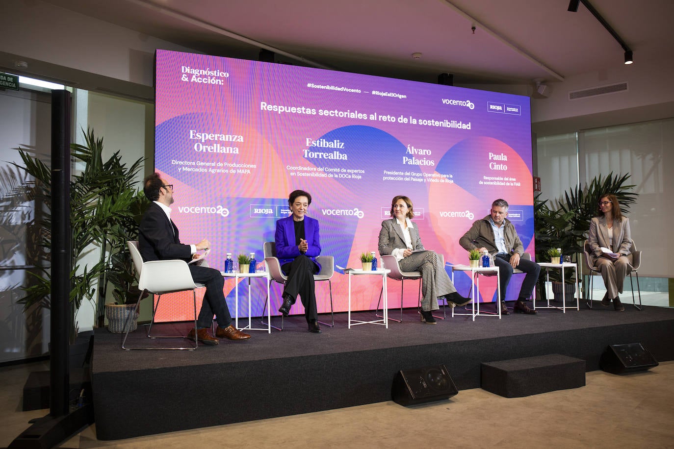 Fotos: &#039;Respuestas sectoriales al reto de la sostenibilidad&#039;, foro organizado por el Grupo Vocento y patrocinado por el Consejo Regulador de la Denominación de Origen Calificada (DOCa) Rioja